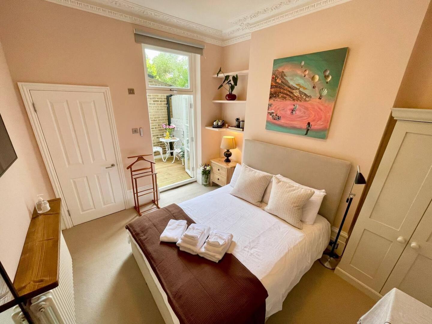 Luxury King-Bed Ensuite With Quiet Private Patio London Exteriör bild