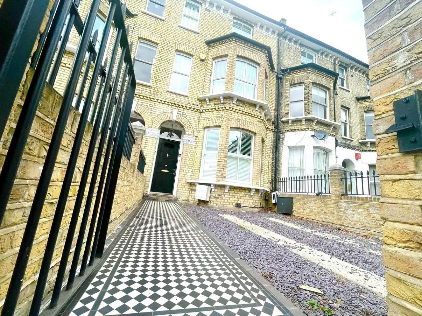 Luxury King-Bed Ensuite With Quiet Private Patio London Exteriör bild