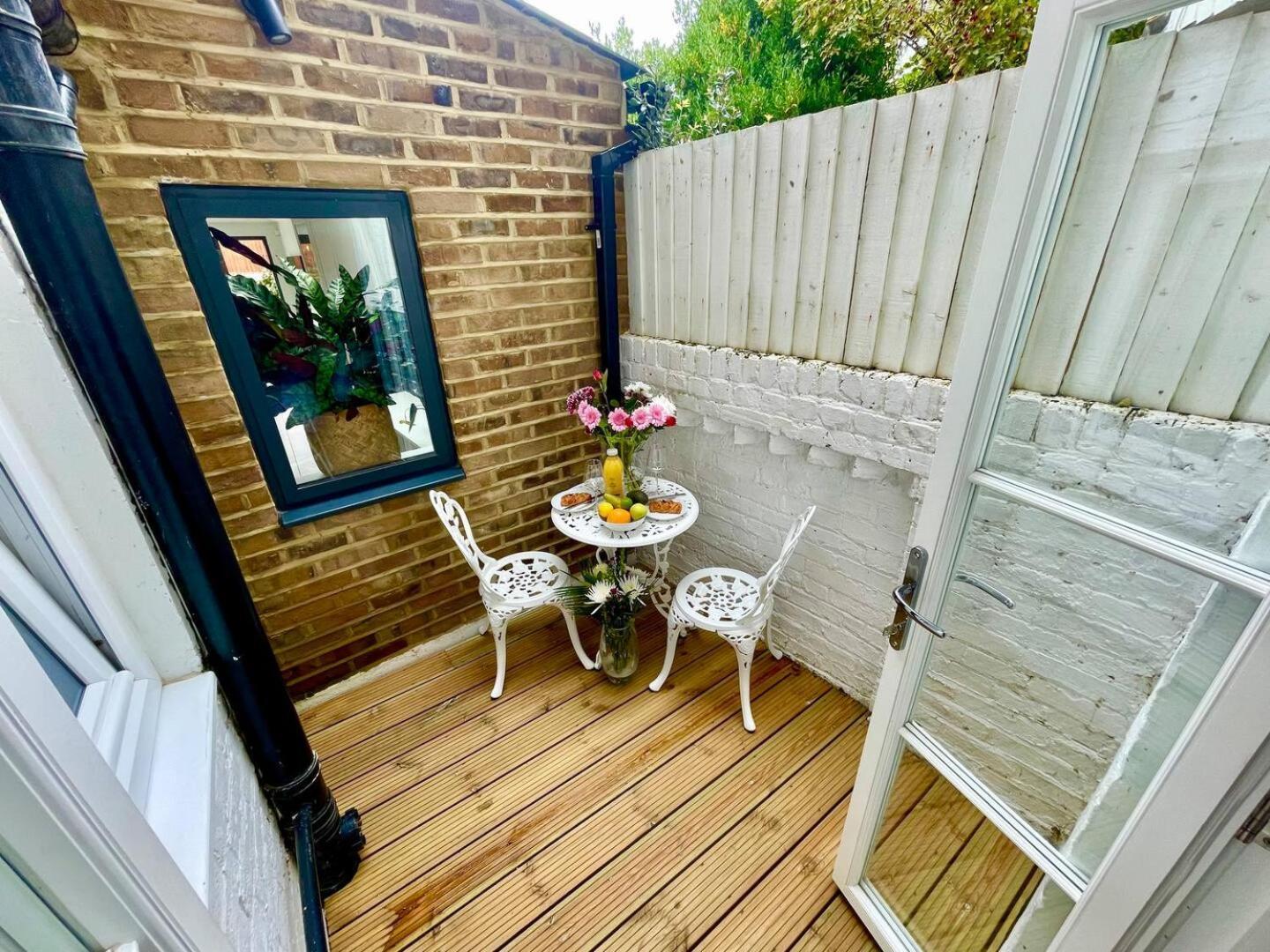 Luxury King-Bed Ensuite With Quiet Private Patio London Exteriör bild