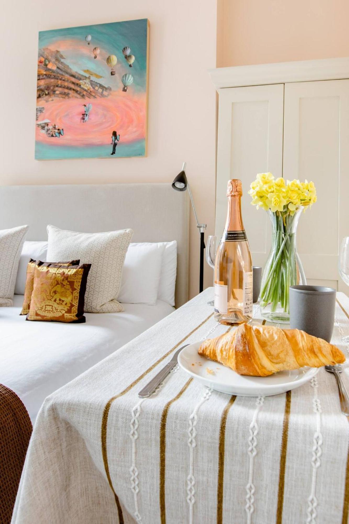 Luxury King-Bed Ensuite With Quiet Private Patio London Exteriör bild