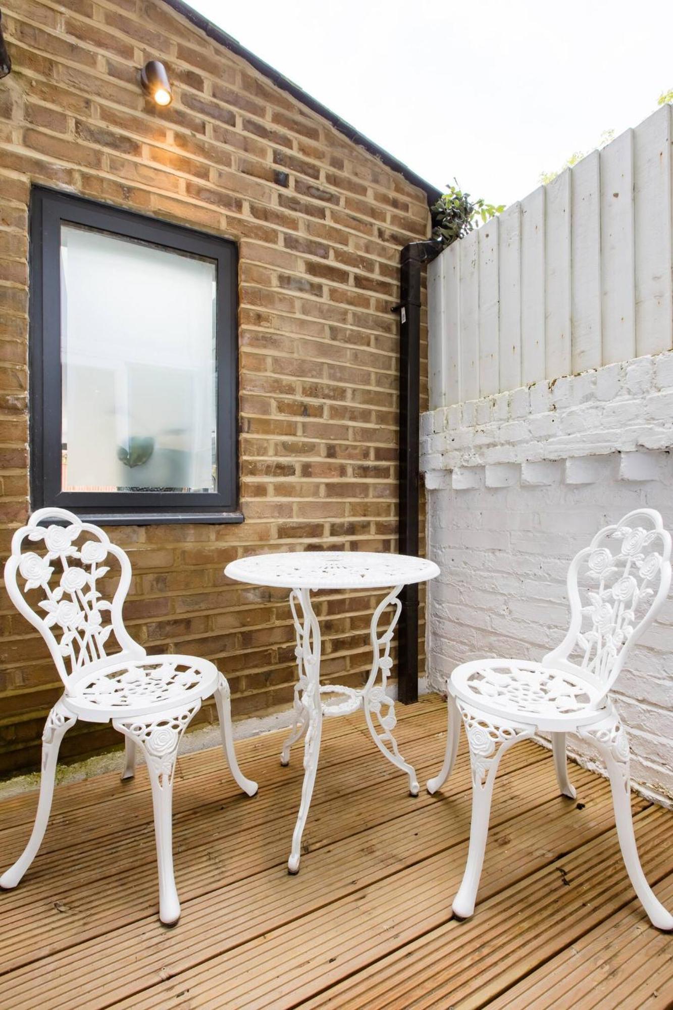 Luxury King-Bed Ensuite With Quiet Private Patio London Exteriör bild